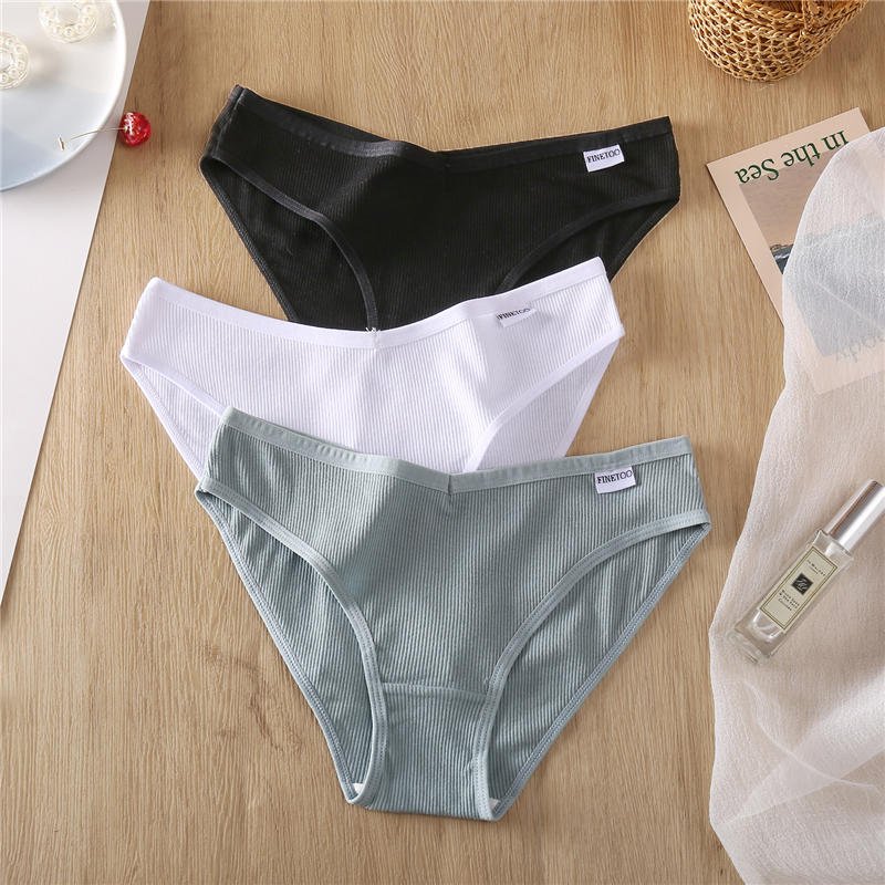 Women's Breathable Cotton Panties 4 Pcs Set Women's Breathable Cotton Panties 4 Pcs Set