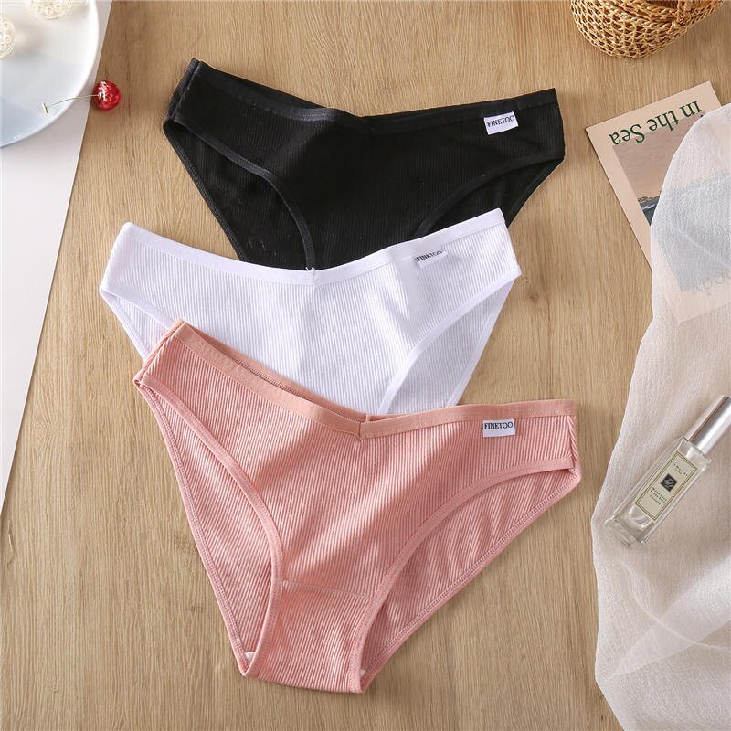 Women's Breathable Cotton Panties 4 Pcs Set Women's Breathable Cotton Panties 4 Pcs Set