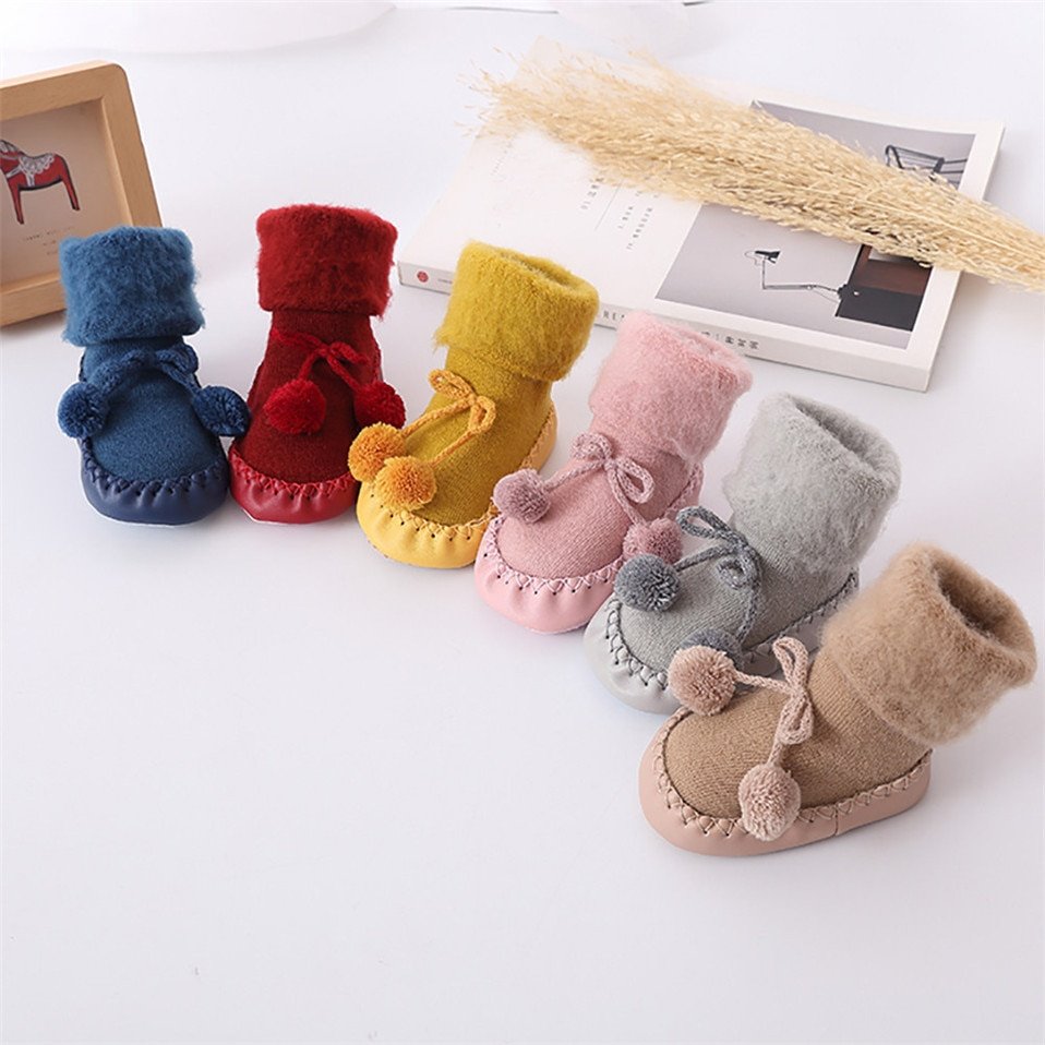 Baby's Pom Pom Winter Home Socks