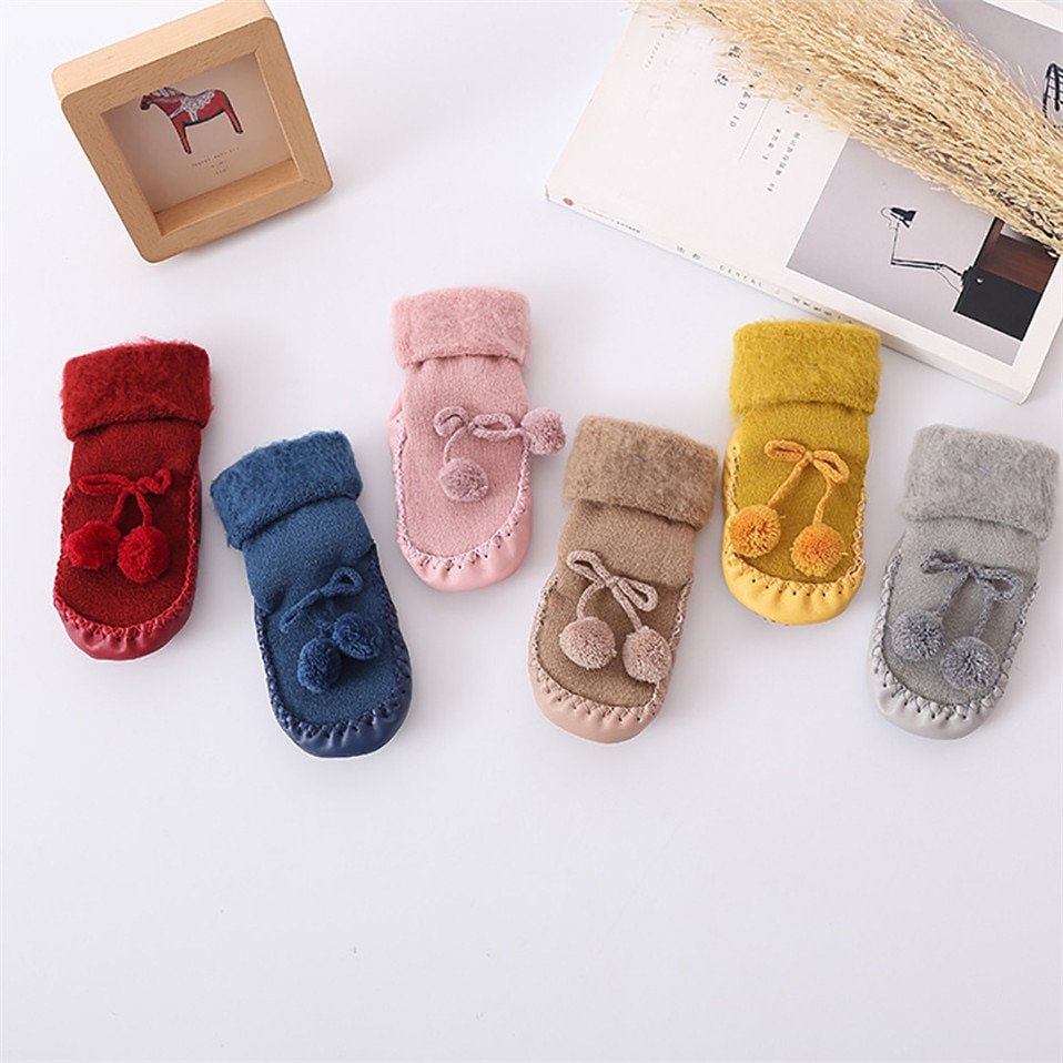 Baby's Pom Pom Winter Home Socks