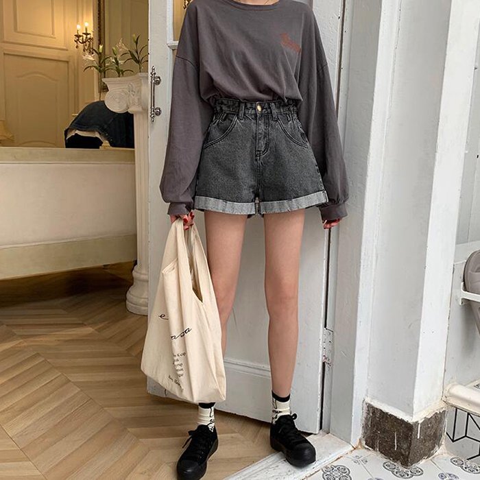 Women's Loose Denim Shorts Women's Loose Denim Shorts