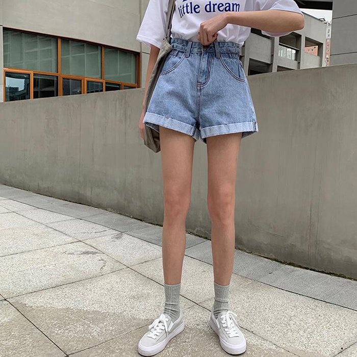 Women's Loose Denim Shorts Women's Loose Denim Shorts