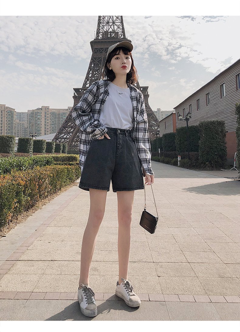 Women's Loose Style Denim Shorts Women's Loose Style Denim Shorts