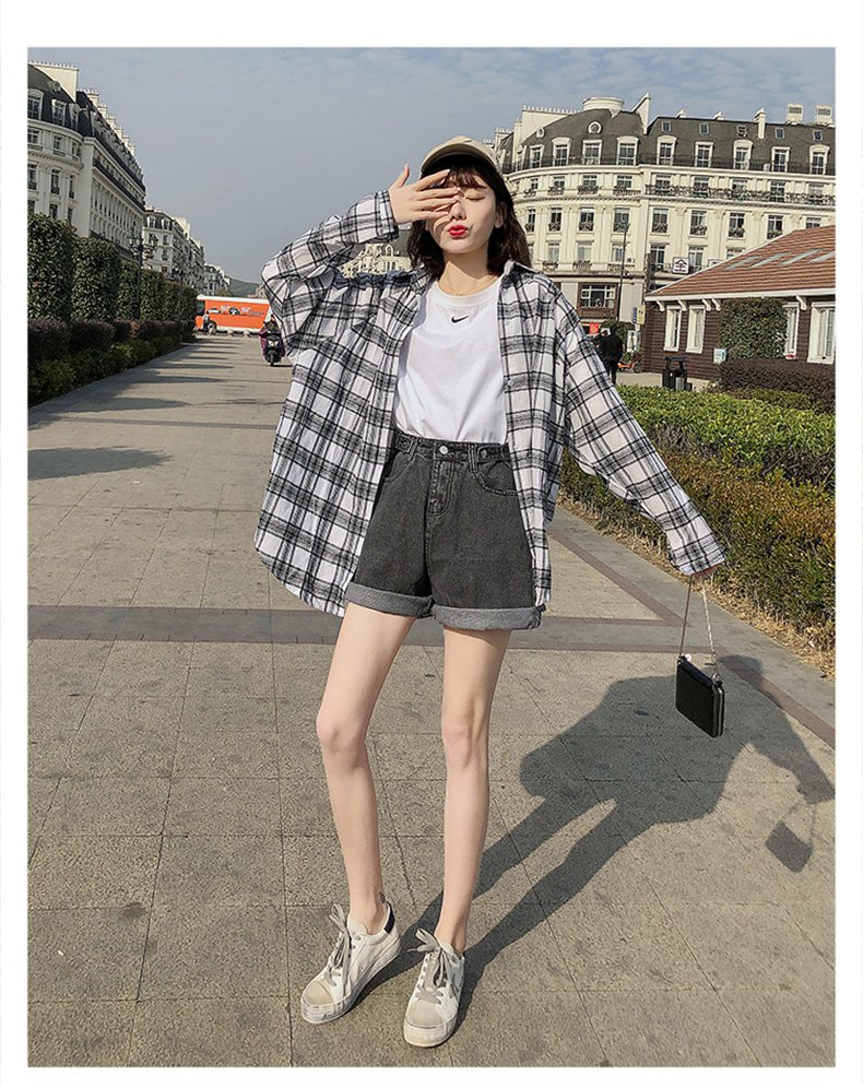 Women's Loose Style Denim Shorts Women's Loose Style Denim Shorts